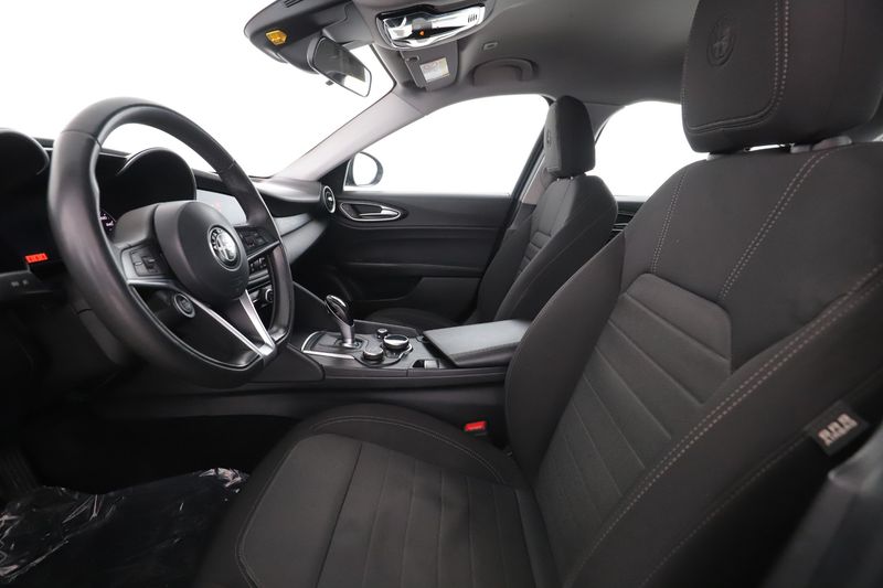 Alfa Romeo Giulia 2.2 JTDM Basis — zdjęcie 11