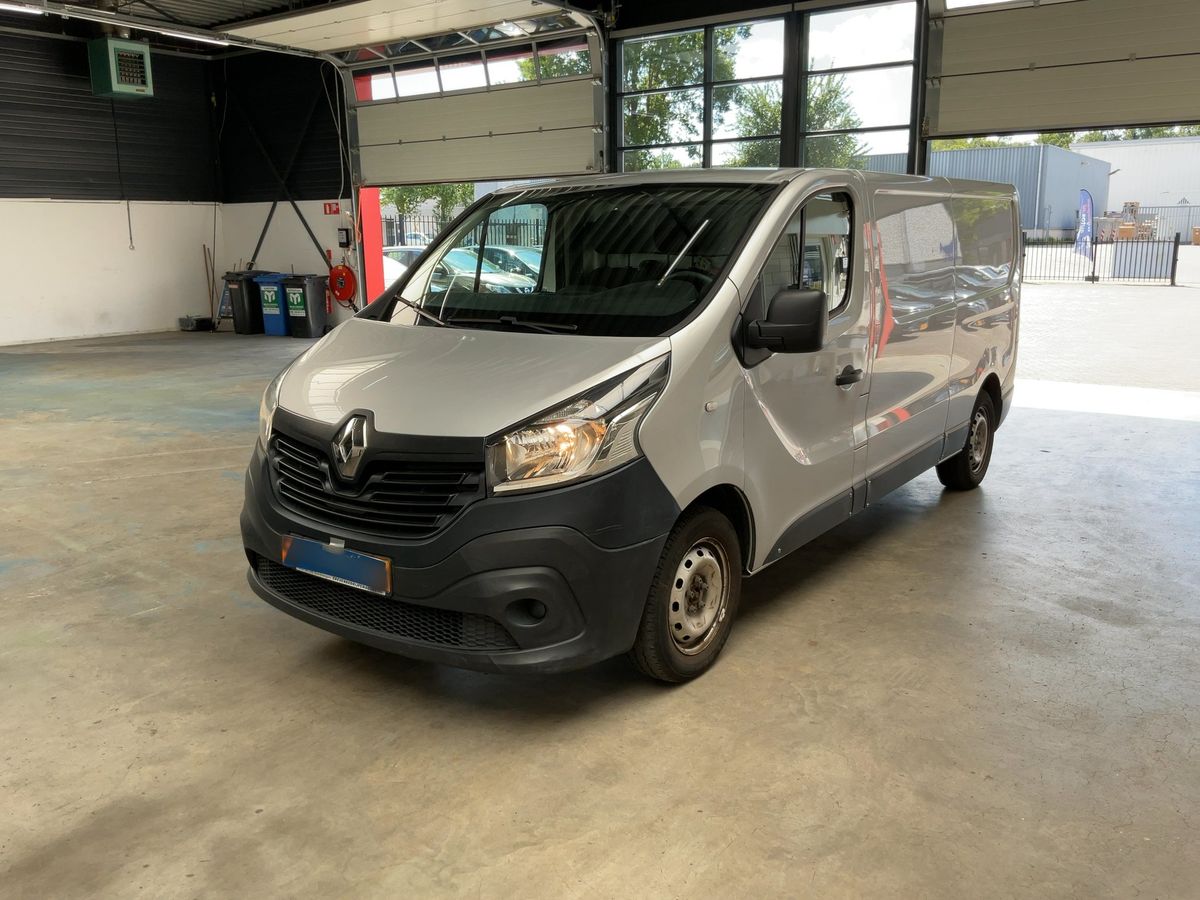 Renault Trafic 2017 — photo 1