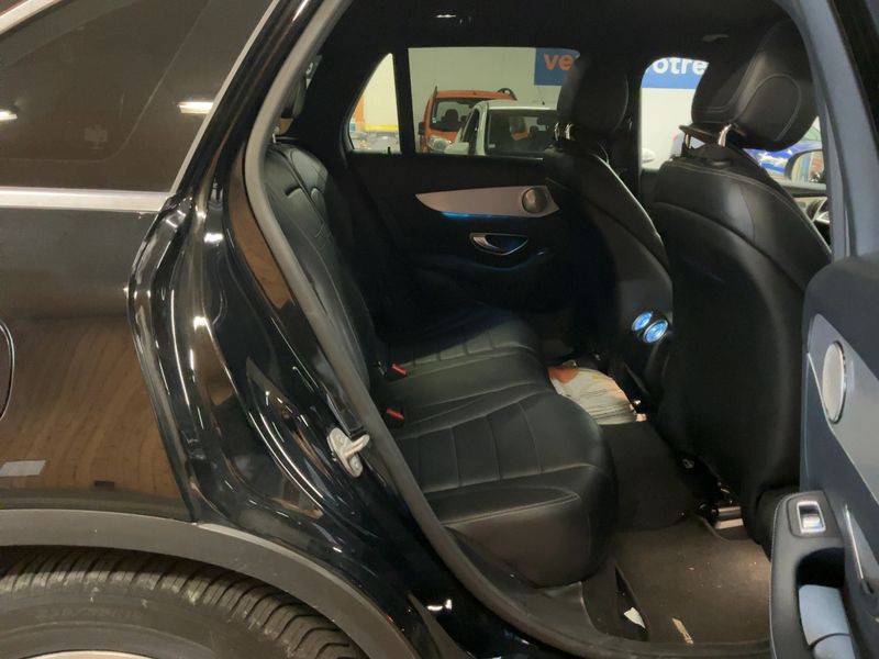 Mercedes-Benz GLC-Klasse GLC 220 4Matic AMG Line — zdjęcie 14