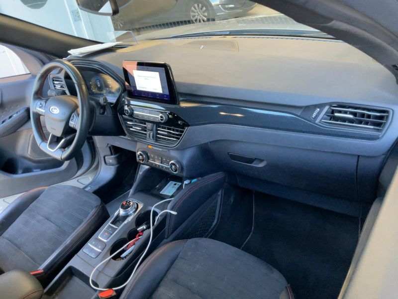 Ford Kuga 2.5 Plug-in Hybrid ST-Line X — zdjęcie 12