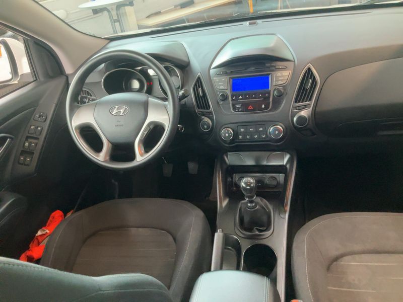 Hyundai ix35 1.6 FIFA World Cup Edition 2WD — zdjęcie 12