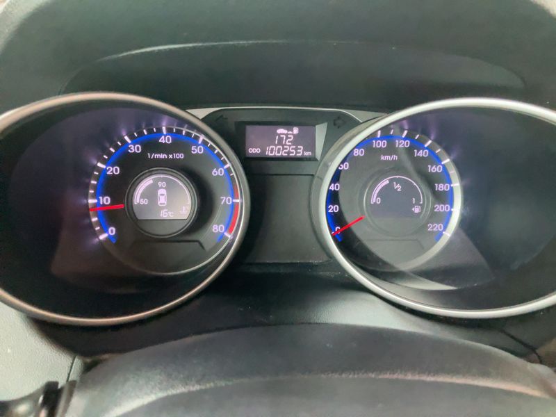 Hyundai ix35 1.6 FIFA World Cup Edition 2WD — zdjęcie 13