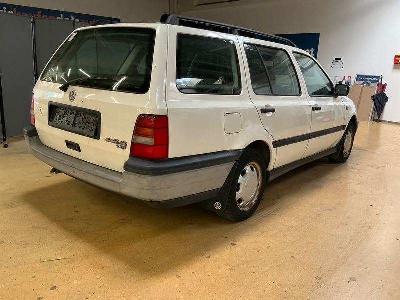 Volkswagen Golf III 1.9 TDI CL — zdjęcie 2