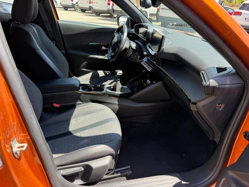 Peugeot 2008 1.2 PureTech Allure Pack — zdjęcie 9
