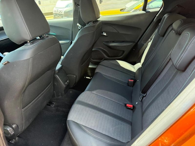 Peugeot 2008 1.2 PureTech Allure Pack — zdjęcie 12