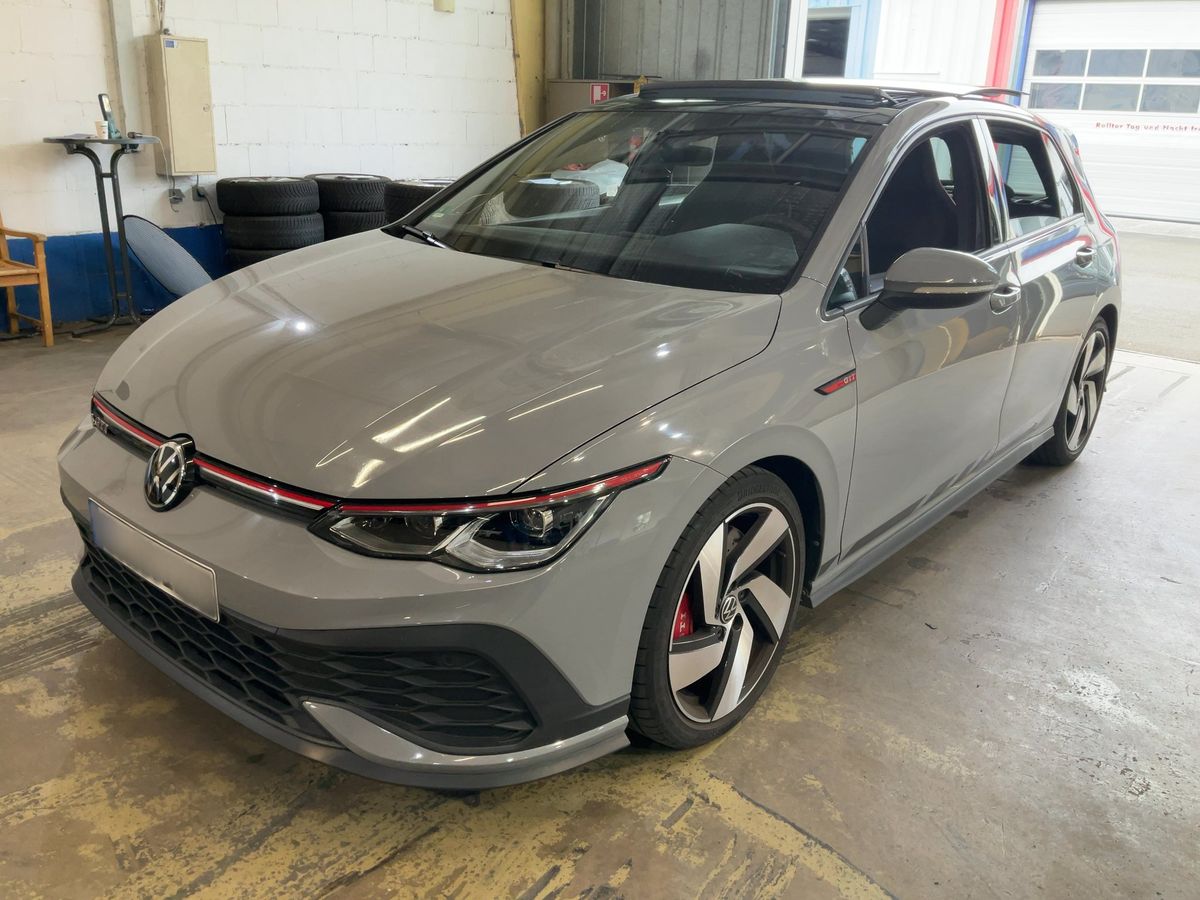 Volkswagen Golf 2021 — photo 1