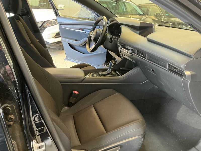 Mazda 3 2.0 Skyactiv-G Mild-Hybrid — zdjęcie 11