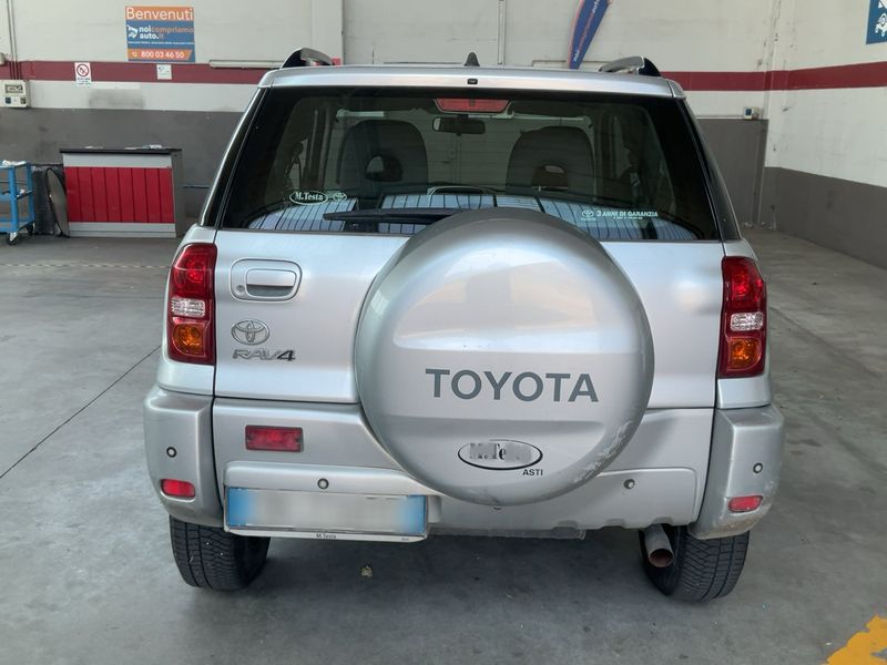 Toyota RAV 4 2.0 4x4 — zdjęcie 10