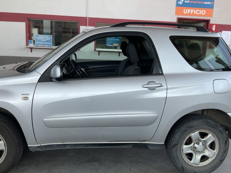 Toyota RAV 4 2.0 4x4 — zdjęcie 4