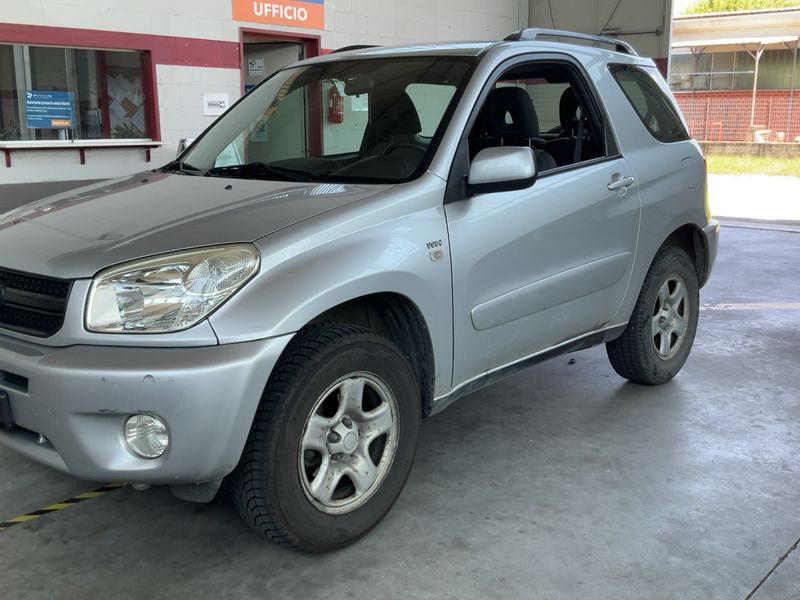 Toyota RAV 4 2.0 4x4 — zdjęcie 2