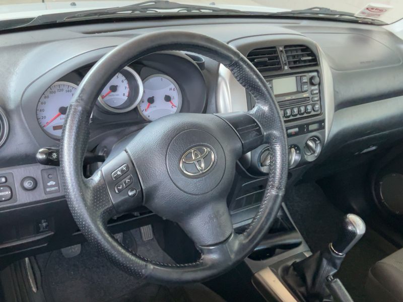 Toyota RAV 4 2.0 4x4 — zdjęcie 12