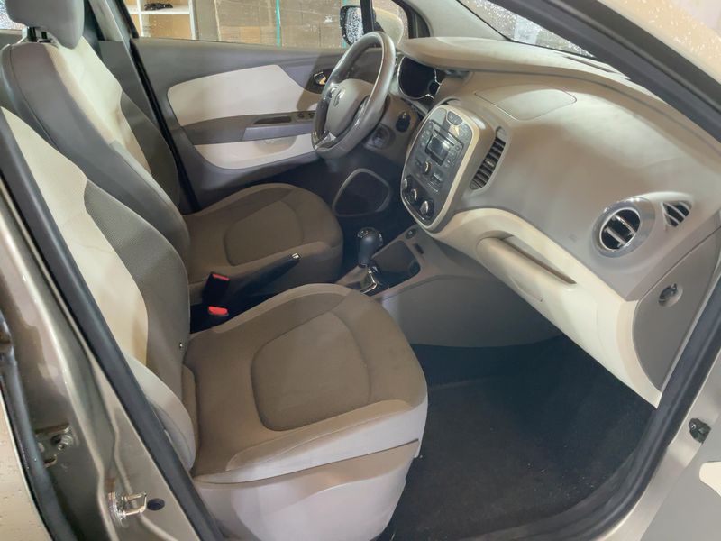 Renault Captur 1.2 TCe Dynamique — zdjęcie 11