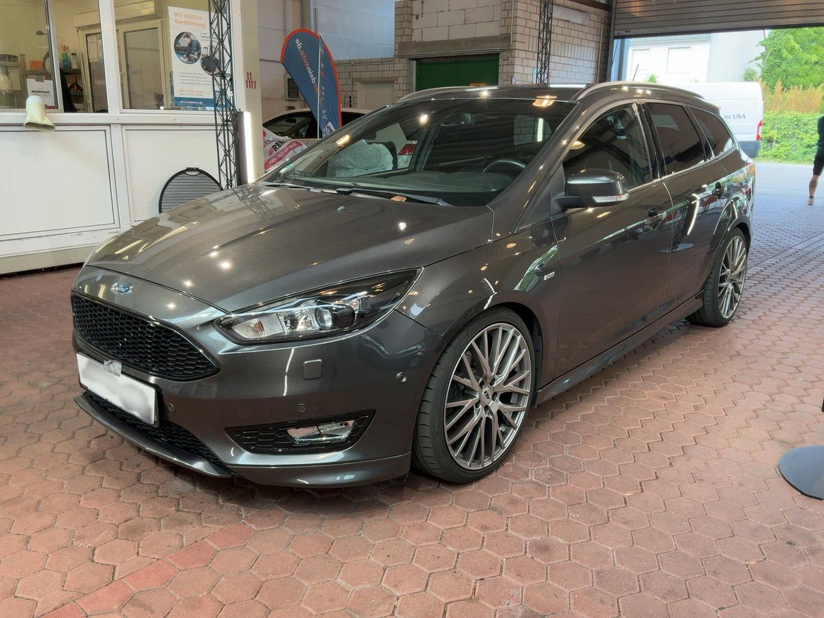 Ford Focus 2018 — photo 1