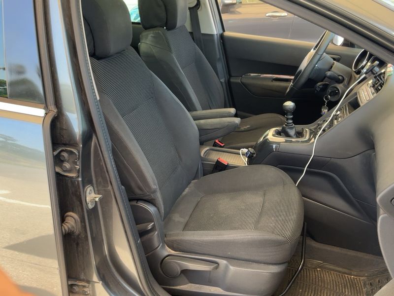 Peugeot 5008 1.6 HDi Allure — zdjęcie 11