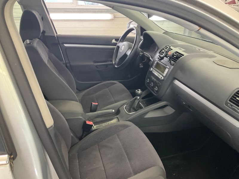 Volkswagen Jetta 1.6 Comfortline — zdjęcie 3