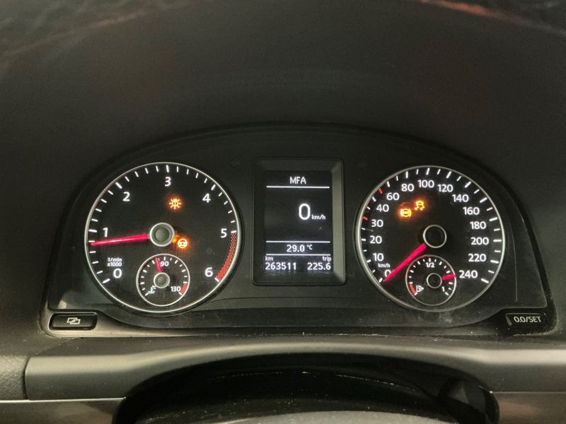 Volkswagen Touran 1.6 TDI Comfortline Business 2010 – снимка 4