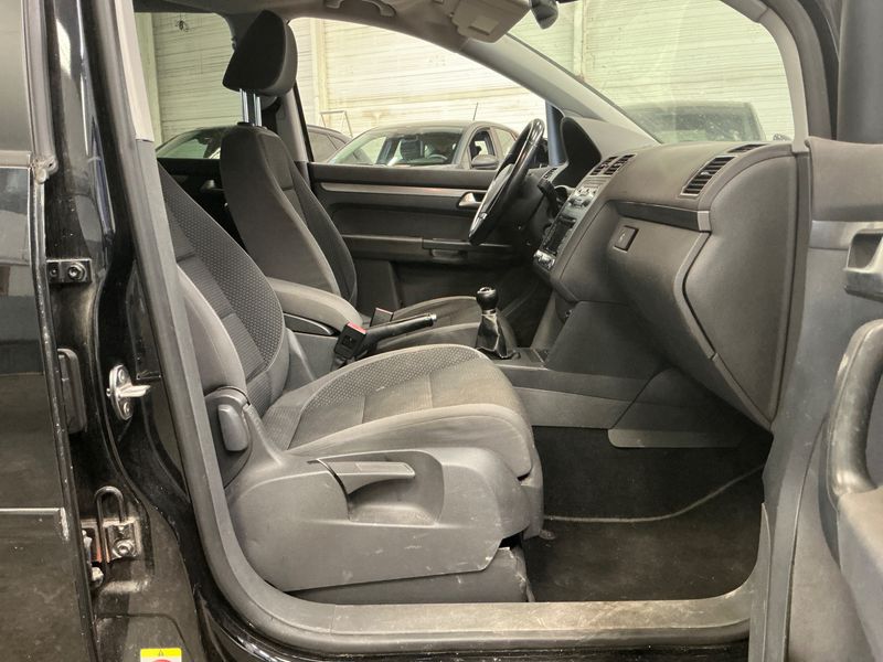 Volkswagen Touran 1.6 TDI Comfortline Business 2010 – снимка 3