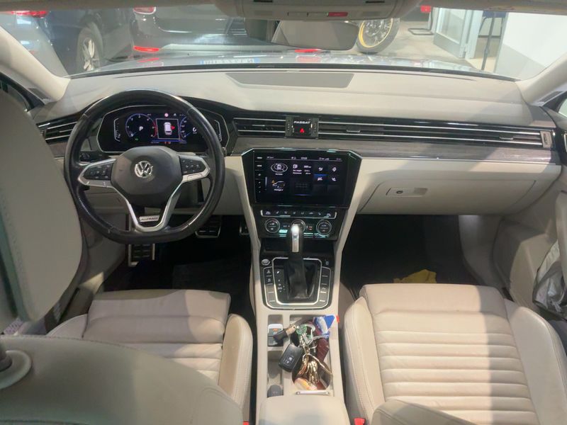 Volkswagen Passat Alltrack 2.0 TDI 4Motion — zdjęcie 12