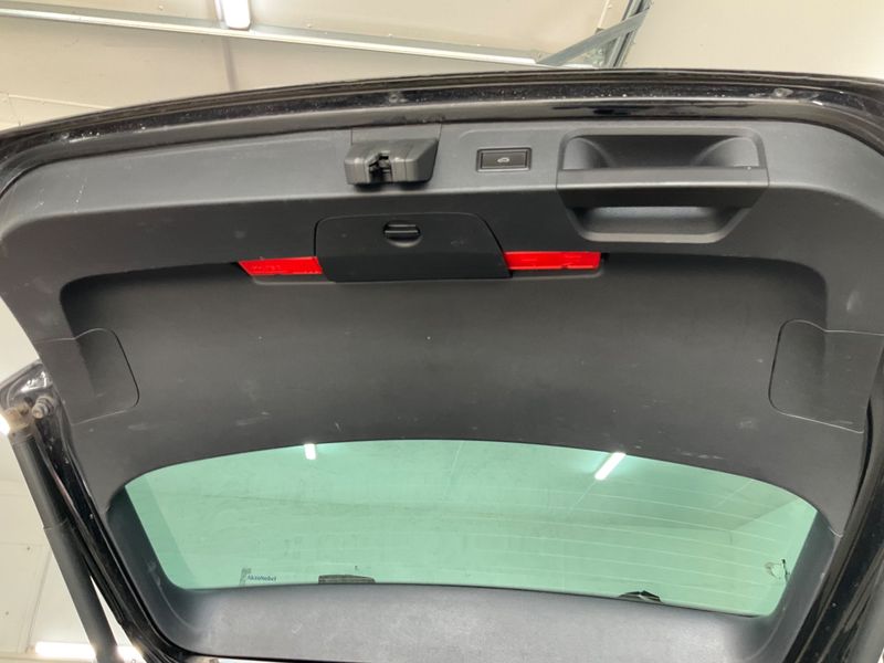 Volkswagen Passat 2.0 TDI Elegance 2019 – снимка 23