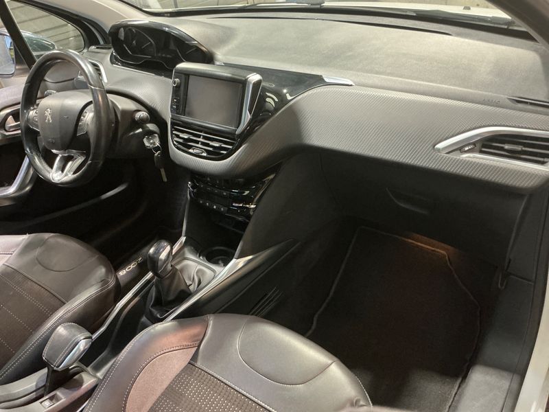 Peugeot 2008 1.2 VTi Allure — zdjęcie 3