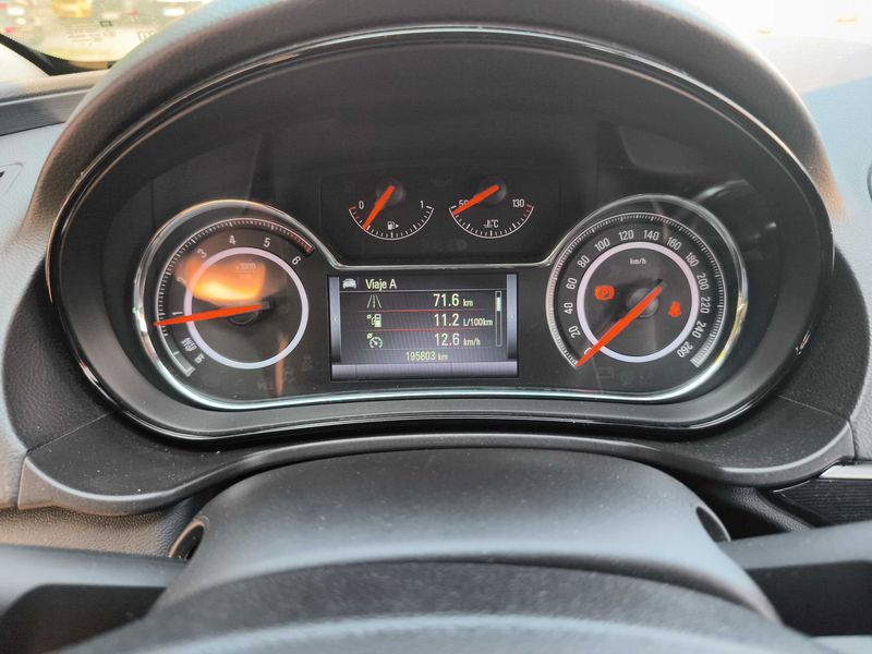 Opel Insignia 1.6 CDTI DPF Excellence — zdjęcie 12