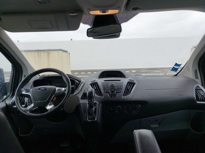 Ford Transit Custom 2.0 TDCi 300 L1 Limited — zdjęcie 11
