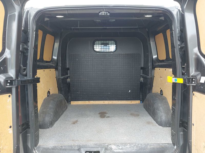 Ford Transit Custom 2.0 TDCi 300 L1 Limited — zdjęcie 9
