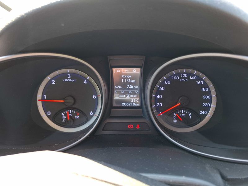 Hyundai Santa Fe 2.2 CRDi Intuitive 2WD — zdjęcie 12
