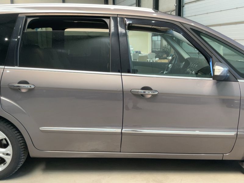 Ford Galaxy 2.0 TDCi Titanium — zdjęcie 7