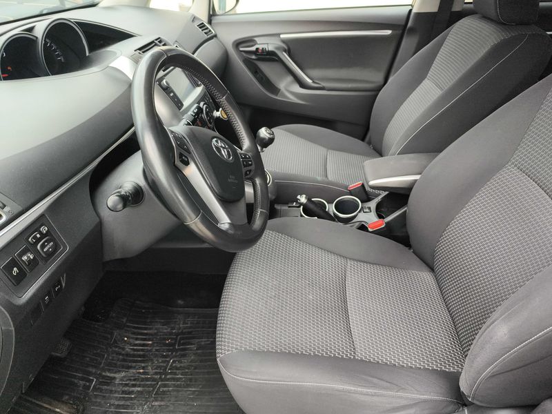 Toyota Verso 1.6 D-4D SkyView Edition — zdjęcie 15