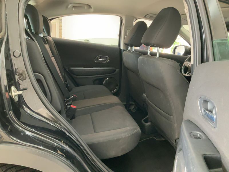 Honda HR-V 1.5 i-VTEC Elegance — zdjęcie 14