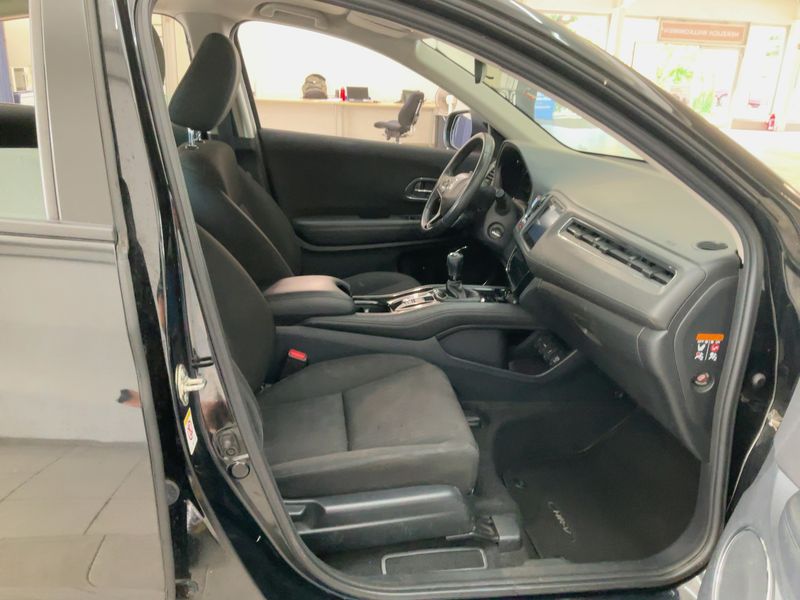 Honda HR-V 1.5 i-VTEC Elegance — zdjęcie 11