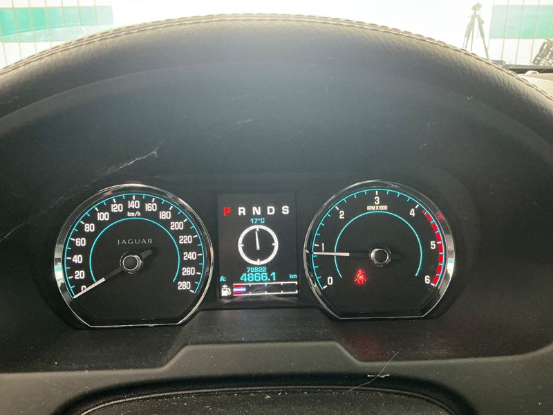 Jaguar XF 2.2 D — zdjęcie 13