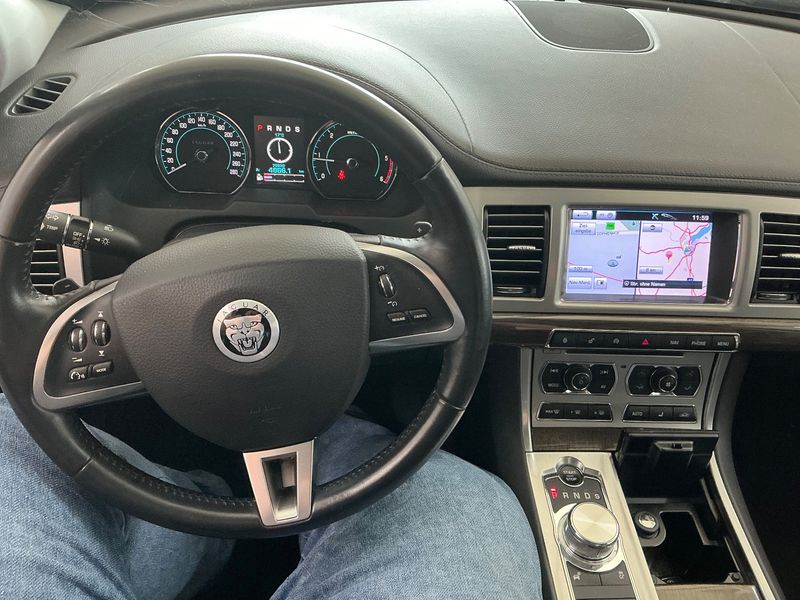 Jaguar XF 2.2 D — zdjęcie 12