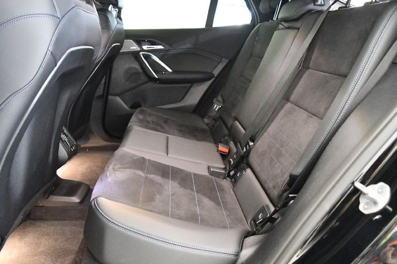 BMW iX2 eDrive20 M Sport — zdjęcie 12