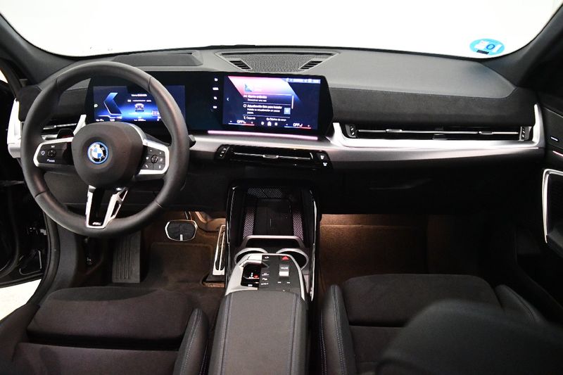 BMW iX2 eDrive20 M Sport — zdjęcie 10
