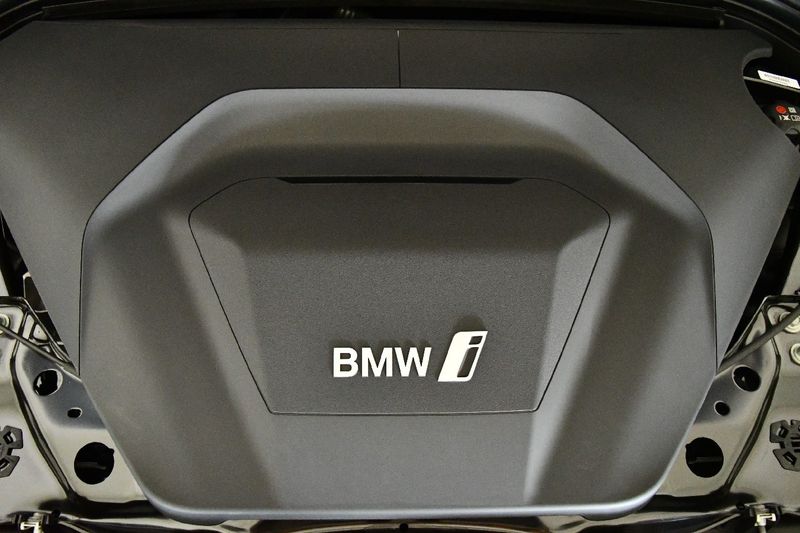 BMW iX2 eDrive20 M Sport — zdjęcie 8