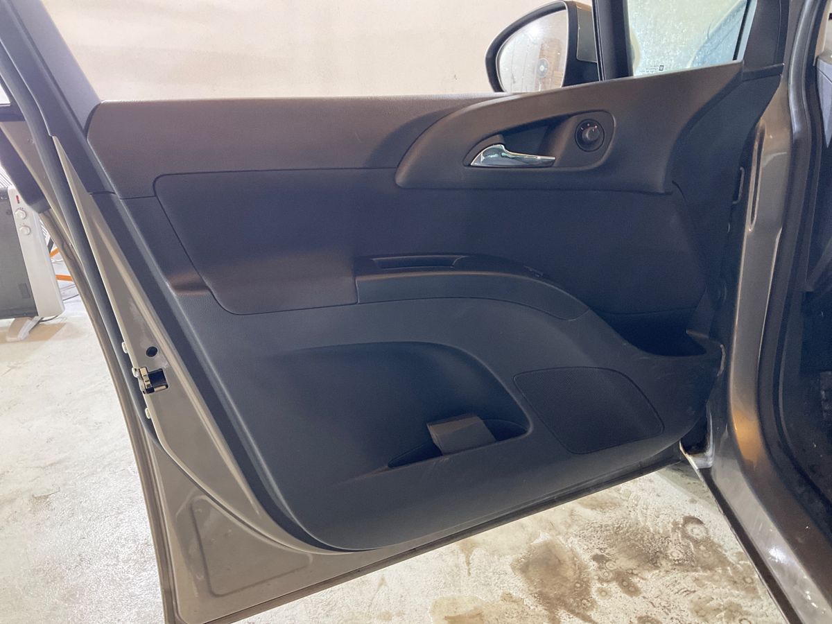 Opel Meriva 2014 — photo 47