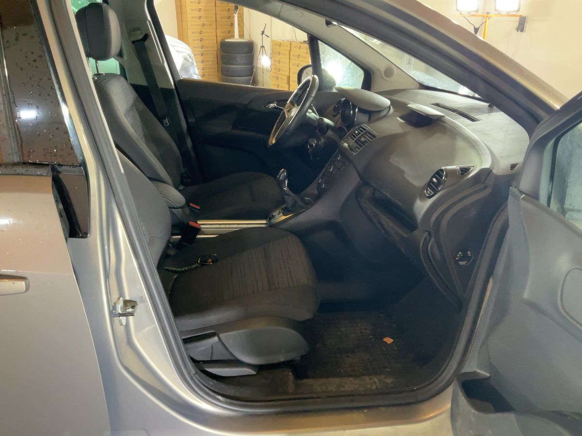 Opel Meriva 2014 — photo 18