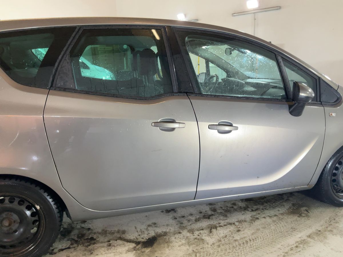 Opel Meriva 2014 — photo 11