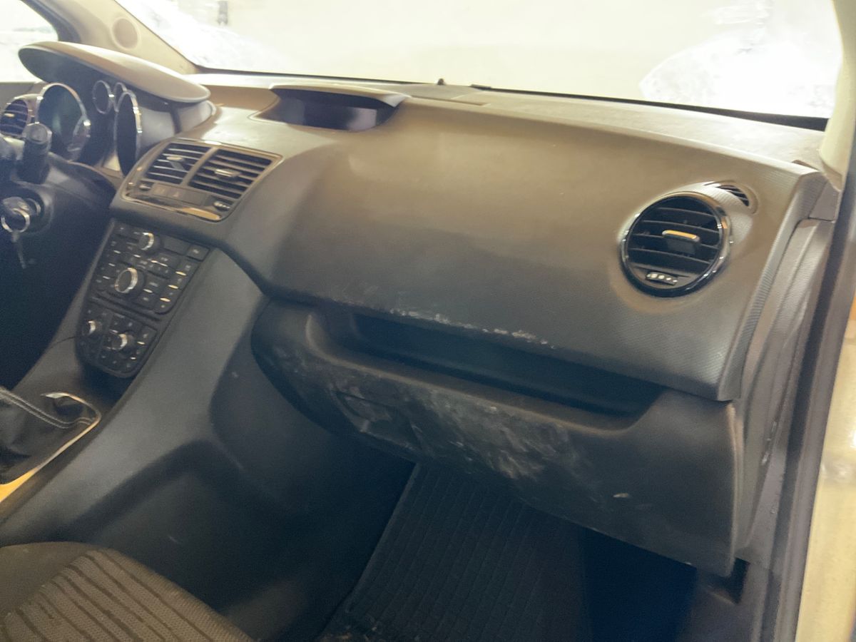 Opel Meriva 2014 — photo 41