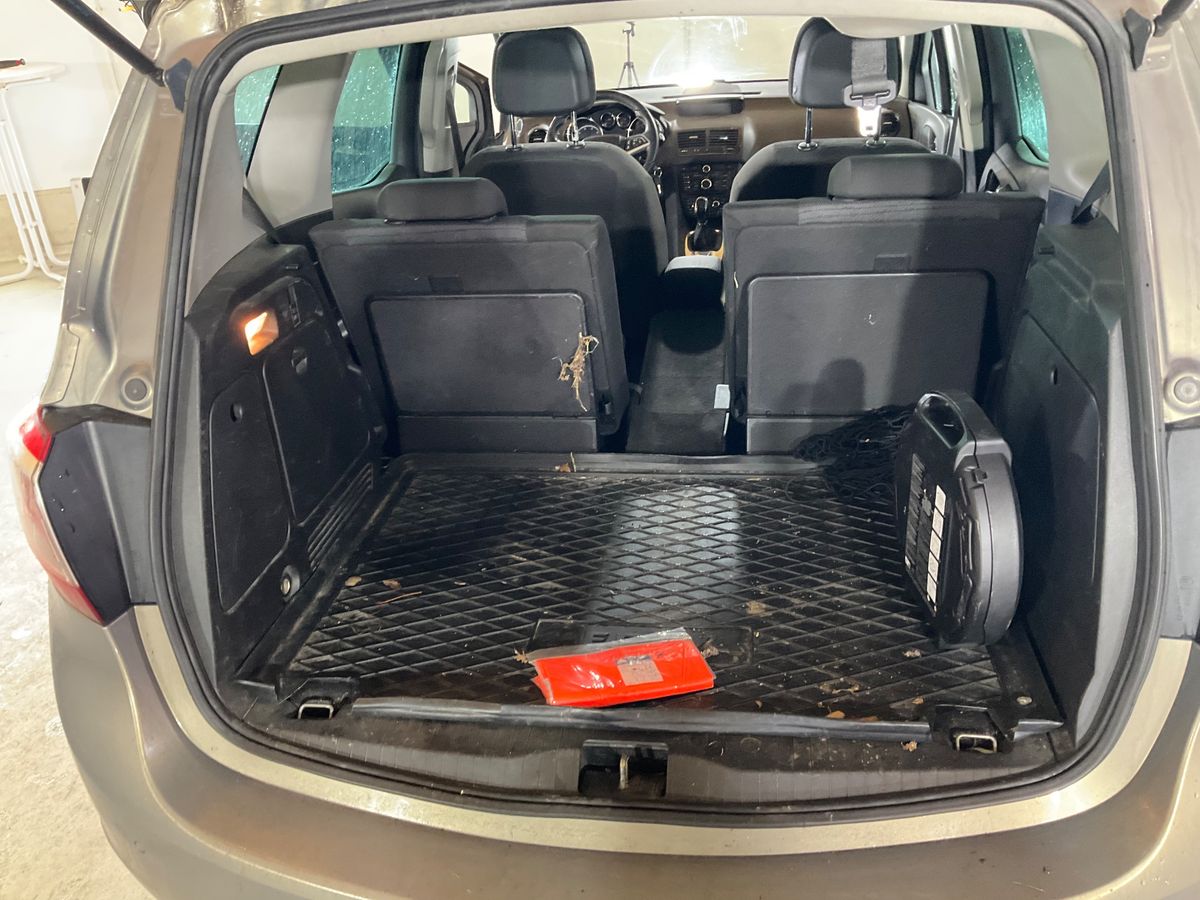 Opel Meriva 2014 — photo 17