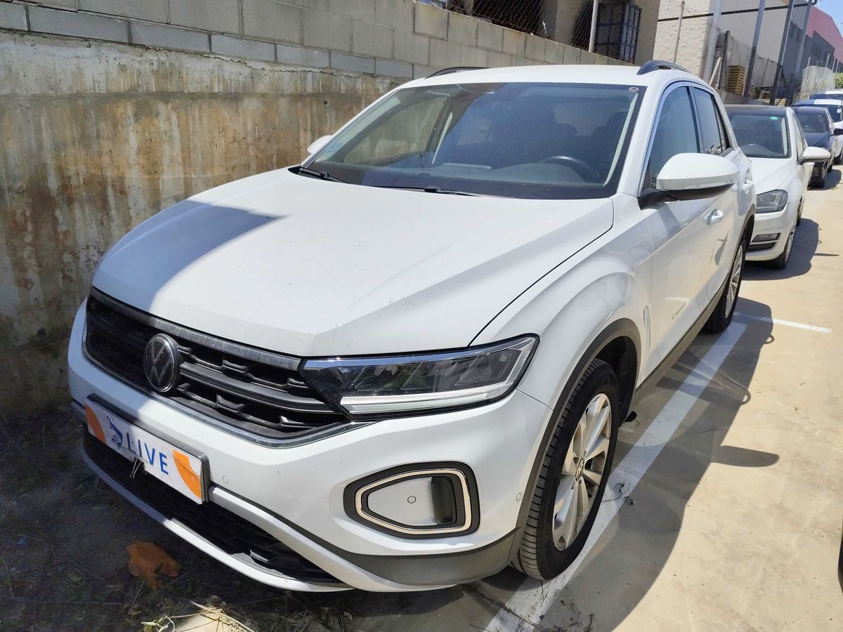 Volkswagen T-Roc 2023 — photo 1