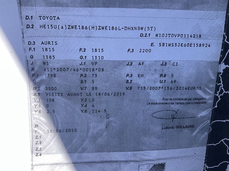 Toyota Auris 1.8 Hybrid Feel! — zdjęcie 15