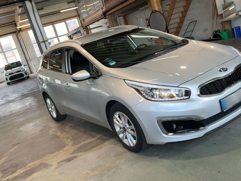 Kia cee'd 1.6 CRDi Dream Team — zdjęcie 8