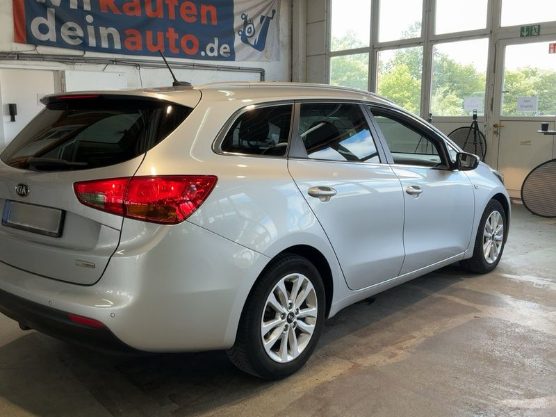 Kia cee'd 1.6 CRDi Dream Team — zdjęcie 6