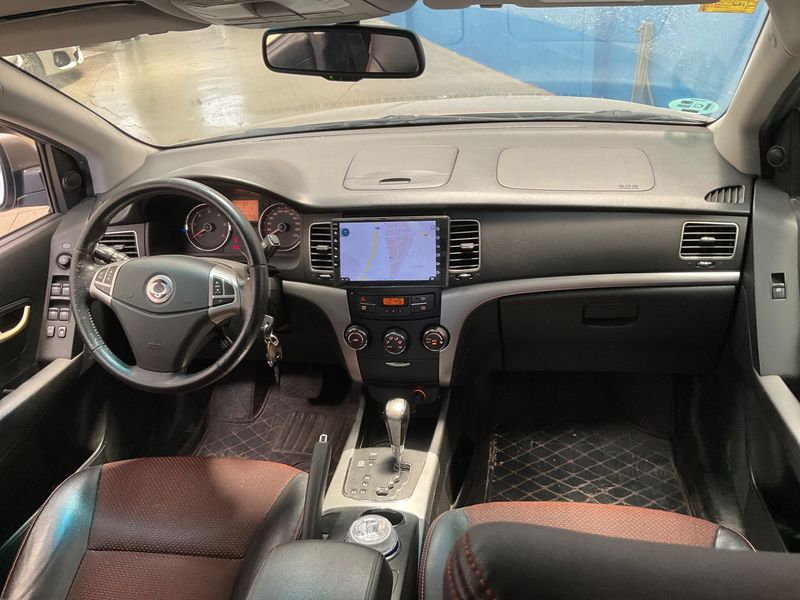 Ssangyong Korando 2.0 TD Limited Plus 4x2 — zdjęcie 12