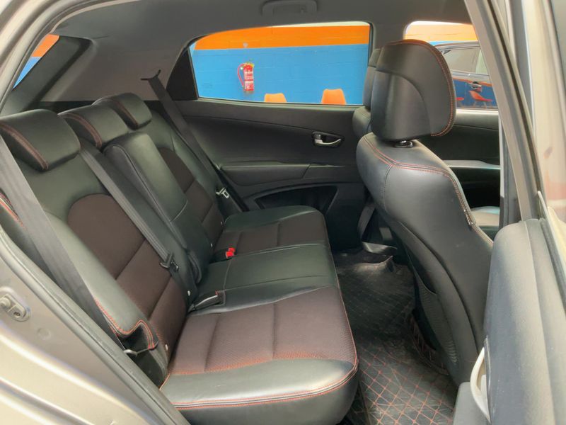 Ssangyong Korando 2.0 TD Limited Plus 4x2 — zdjęcie 14