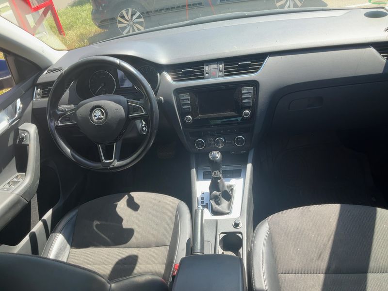 Skoda Octavia 2.0 TDI Elegance — zdjęcie 12