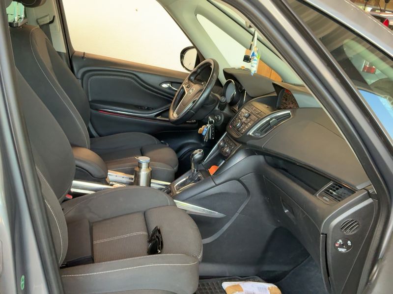 Opel Zafira Tourer 2.0 CDTI Innovation — zdjęcie 11